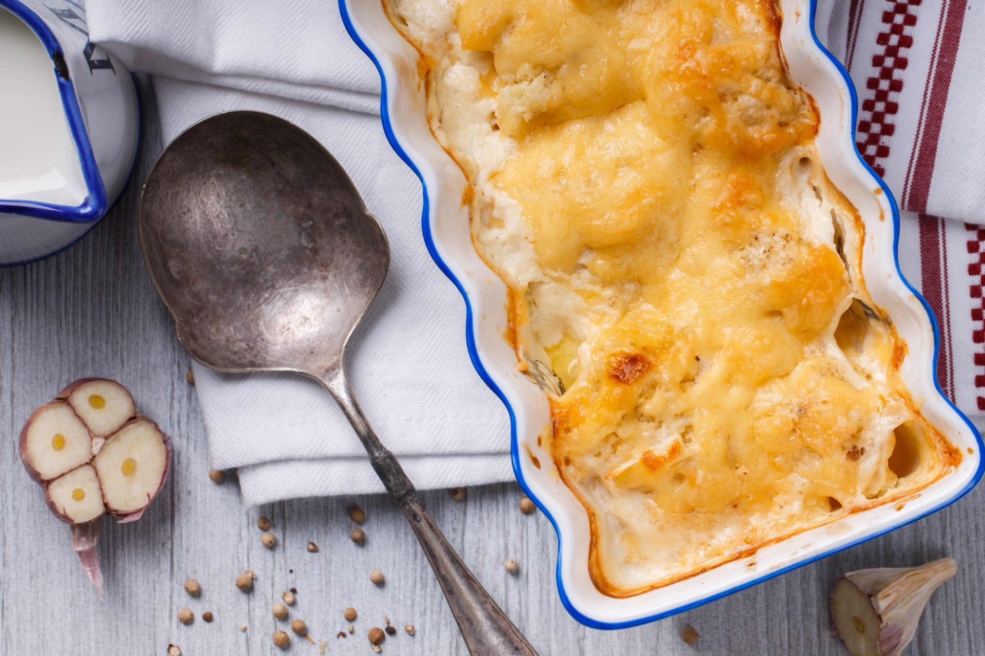 Gratin of cauliflower, potatoes and cheese