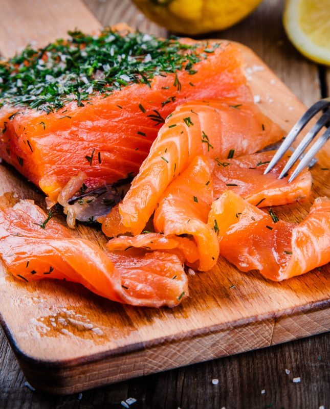 homemades gravlax with dill