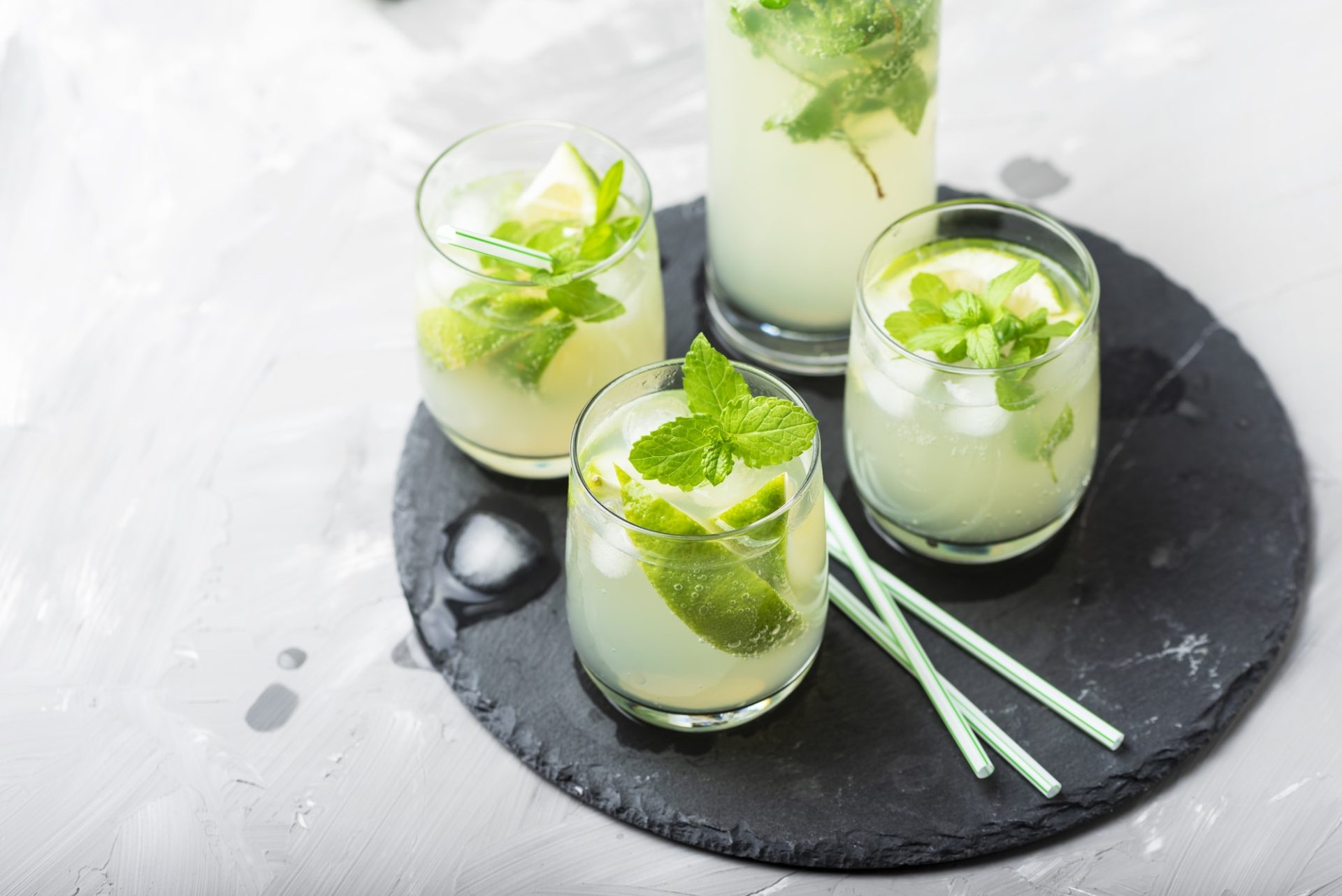 summer cocktail mojito